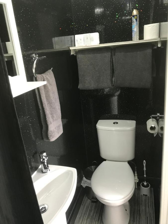 Number 40 - No Multiple Room Bookings Blackpool Buitenkant foto