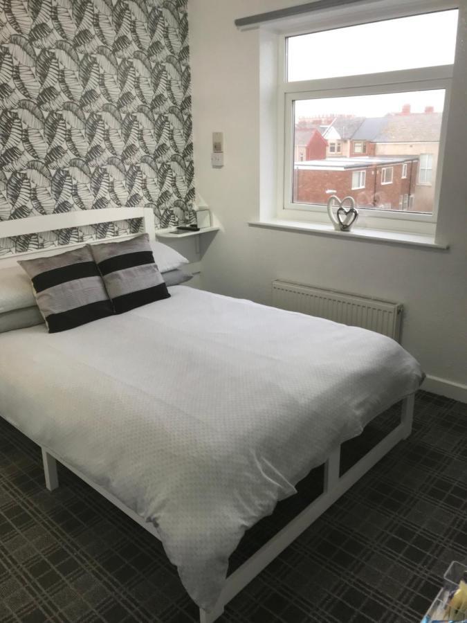 Number 40 - No Multiple Room Bookings Blackpool Buitenkant foto
