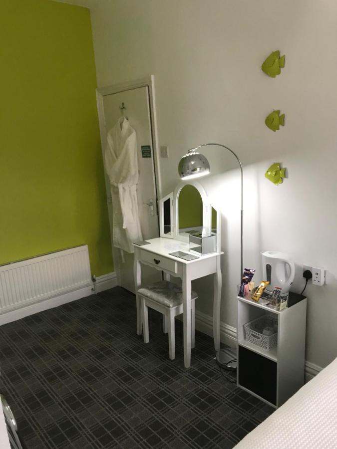 Number 40 - No Multiple Room Bookings Blackpool Buitenkant foto