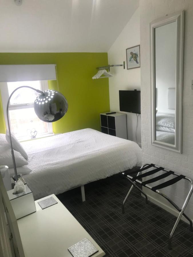 Number 40 - No Multiple Room Bookings Blackpool Buitenkant foto